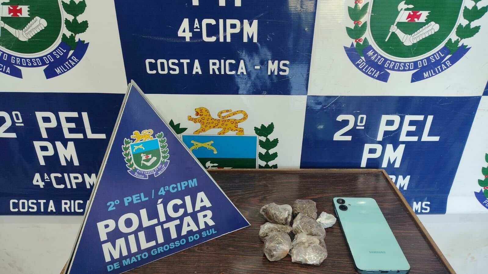 Imagem de compartilhamento para o artigo Jovem é preso por tráfico de drogas durante abordagem em Costa Rica da MS Todo dia